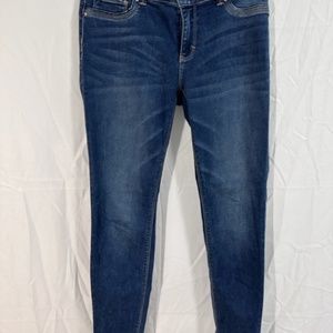 WHITE HOUSE BLACK MARKET SKINNY LEG JEAN